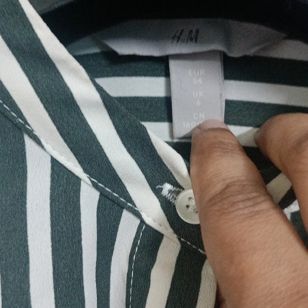 Hm shirt ✌ - Picture 3 of 4